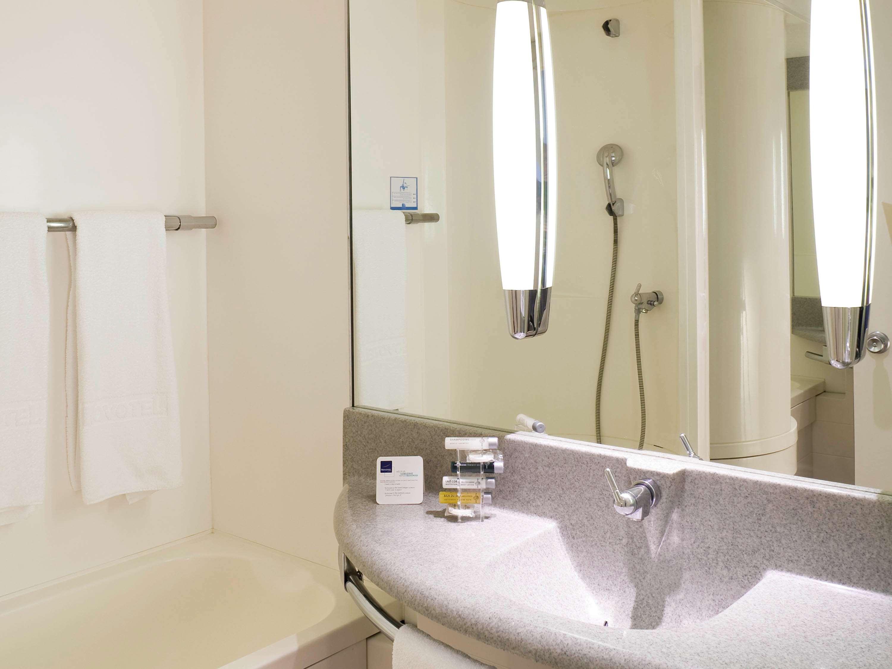 Novotel Amiens Pôle Jules Verne Boves Eksteriør billede